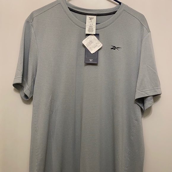 Reebok Large Gray Tee Shirt - Picture 1 of 4